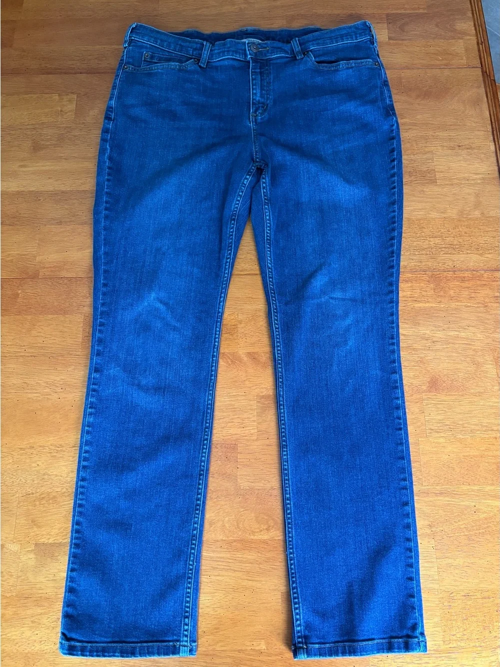 Duluth Women’s Straight Leg Jeans – Size 16